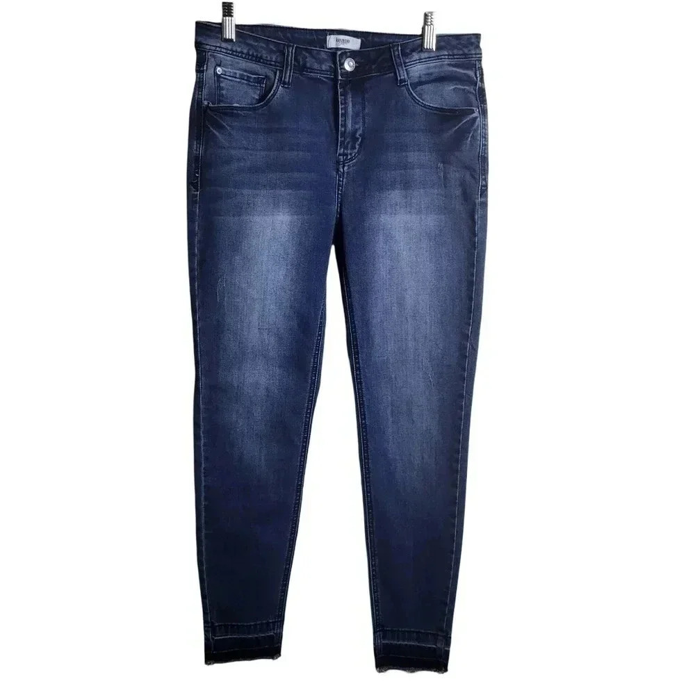 Kensie distressed ankle capris jeans Size 6/28